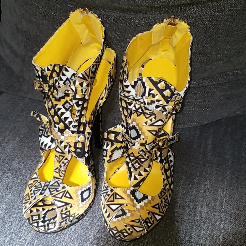 Peep toe Sandals